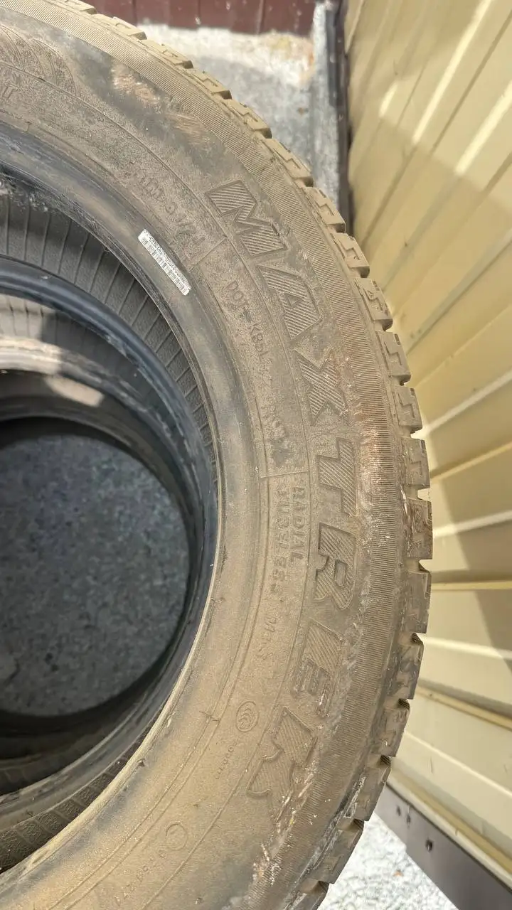 Продажа всесезонной резины R17 - Шины (Авто) в Кемерово
