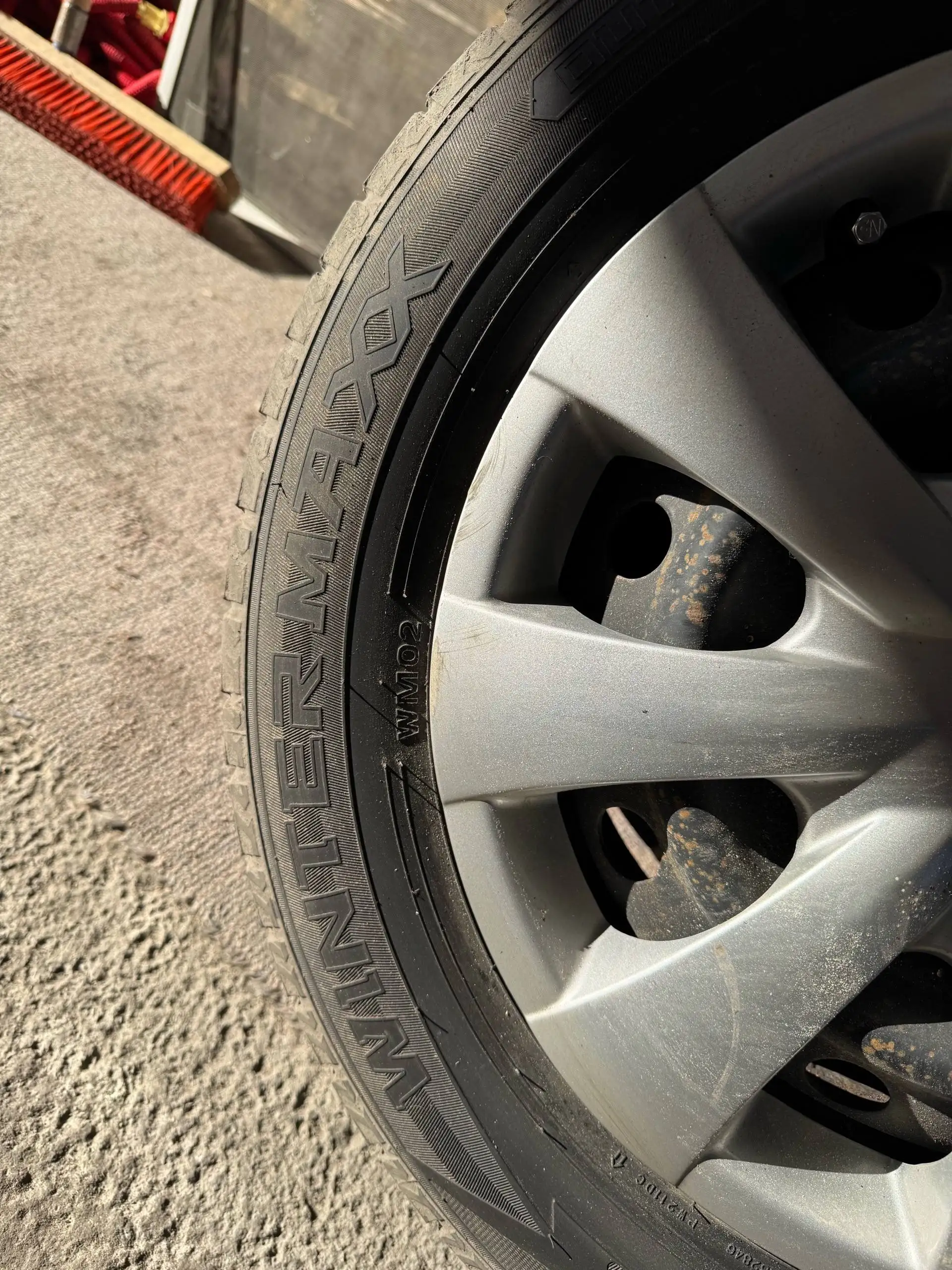 Продам зимние колеса 195/65R15 - Шины и диски (Авто) в Кемерово