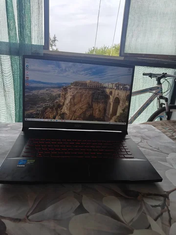 Продам игровой ноутбук MSI Katana GF76 - Смартфоны в Кемерово