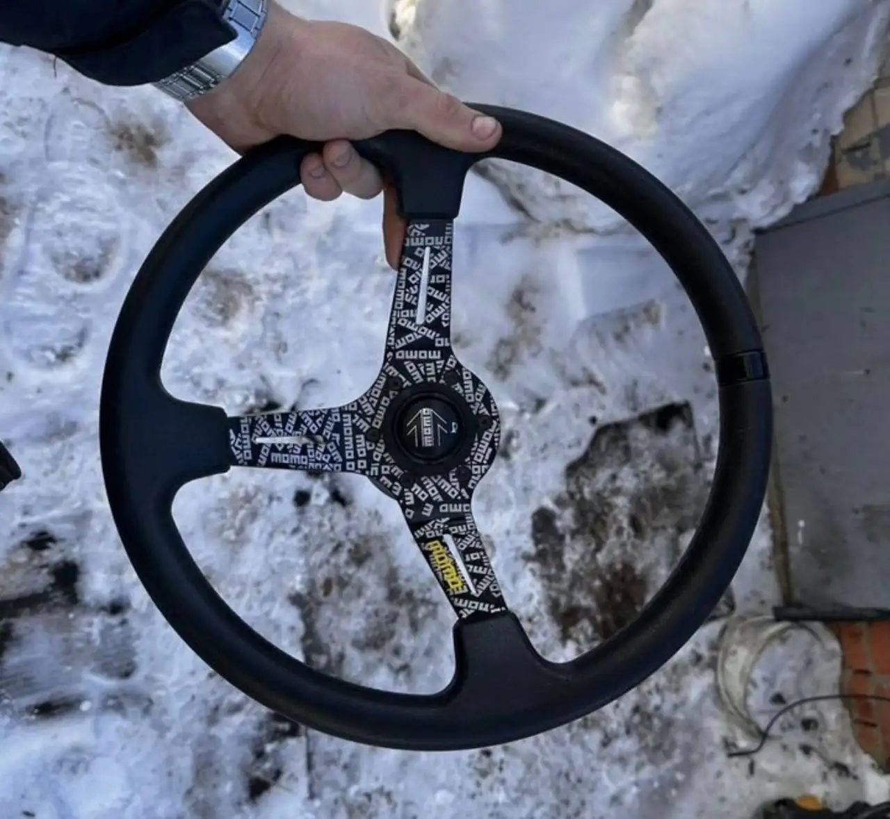 Руль Momo с переходником на классику - Автозапчасти (Авто) в Саратов