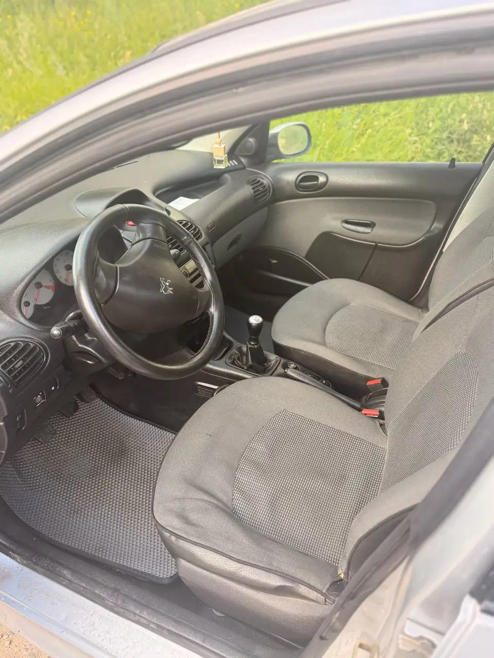 Peugeot 206 2009 с кондиционером и двумя комплектами резины - Авто в Саратов