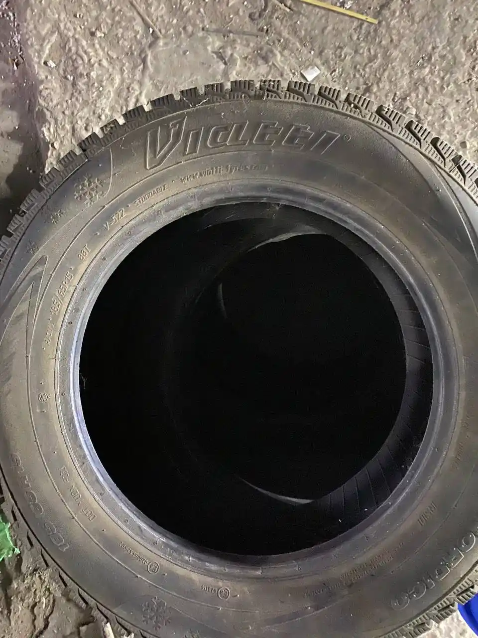 Продам зимнюю резину 15 185/65 - Авто в Саратов