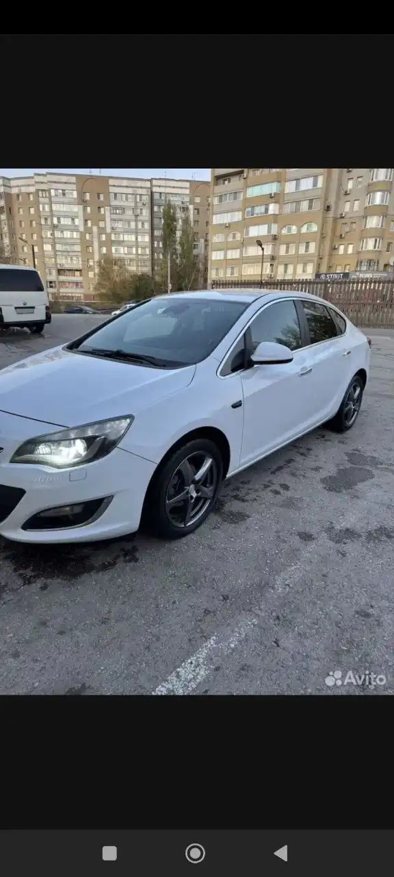 Опель Астра 1,4 турбо 2013 г.