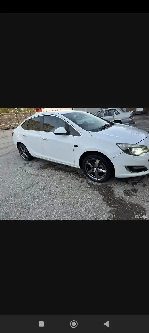 Опель Астра 1,4 турбо 2013 г.