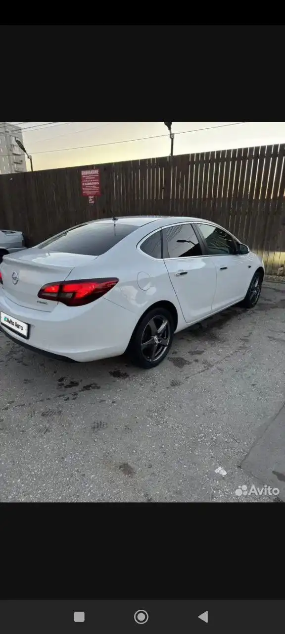 Опель Астра 1,4 турбо 2013 г.