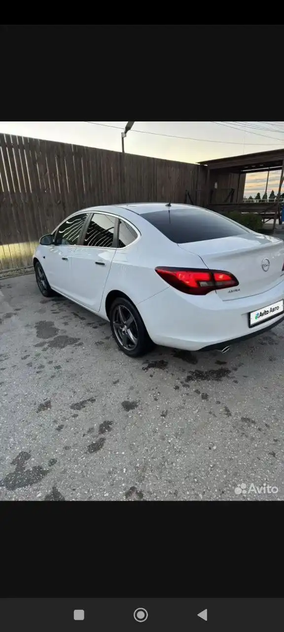 Опель Астра 1,4 турбо 2013 г.
