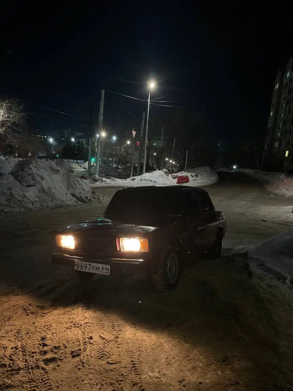 Продам ВАЗ 2105 переделанный в 2107 - Авто в Саратов