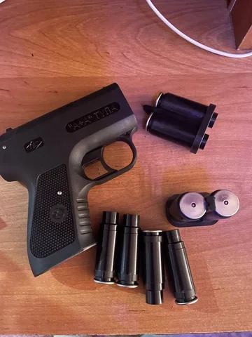 Продам газовый баллончик с 2 обоймами и 4 патронами - Барахолка в Саратов