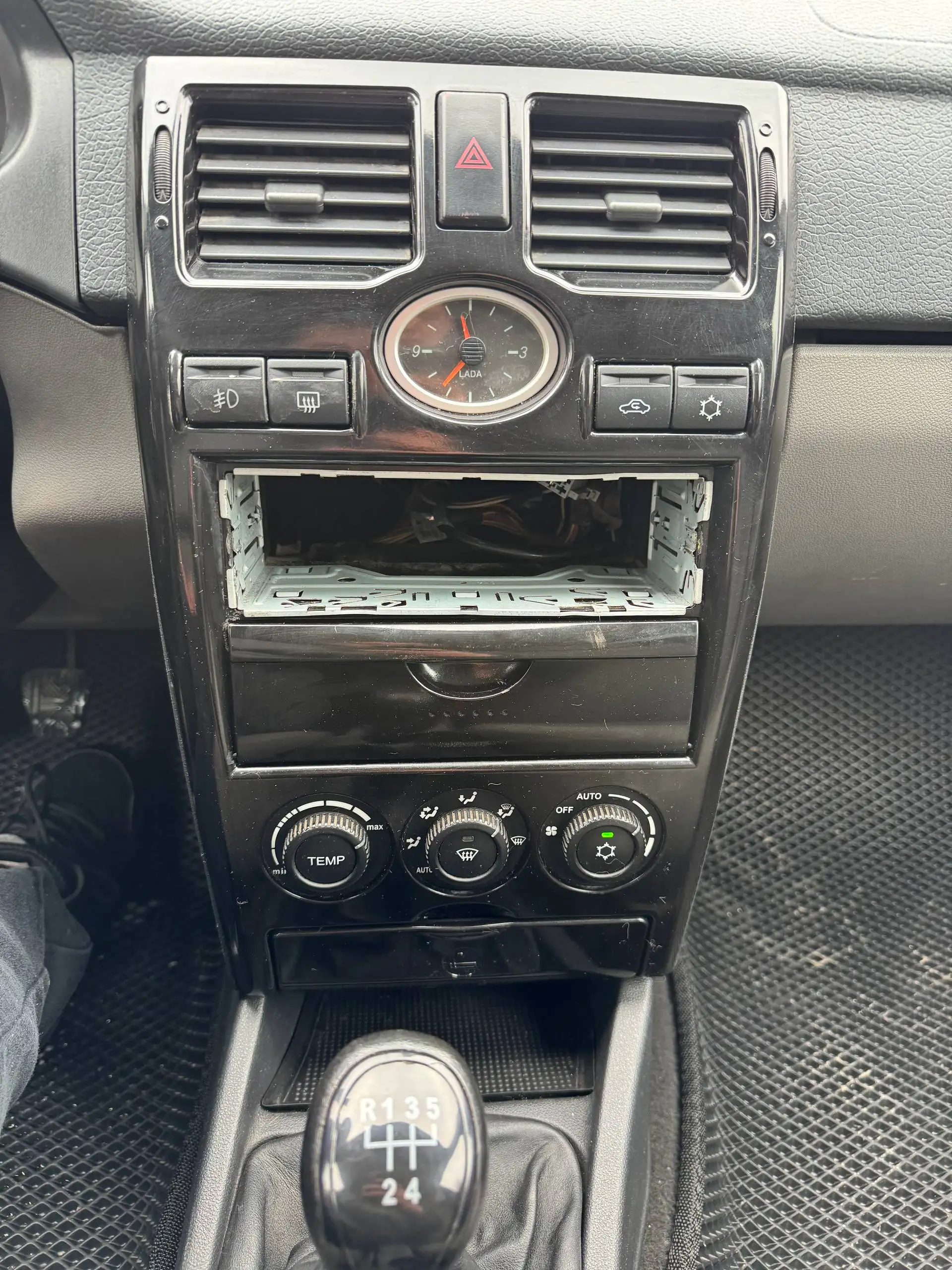 Кондиционер 2012 года в отличном состоянии - Авто в Саратов