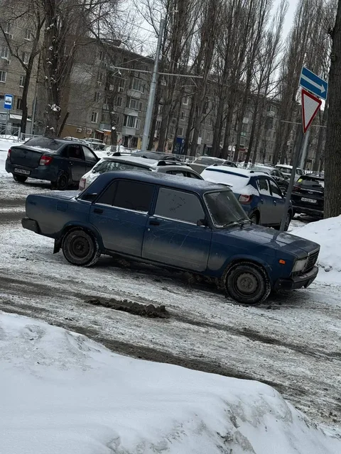 Автомобиль 2004 года в отличном состоянии - Внедорожники в Саратов