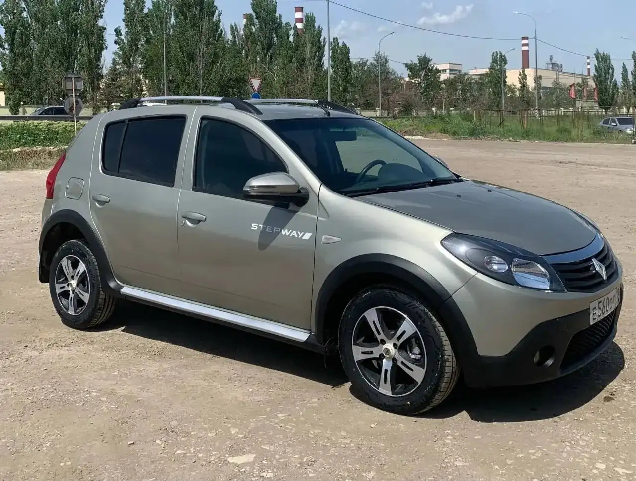 Renault Sandero SW 2012, 1.6 МТ - Легковые автомобили (Авто) в Саратов