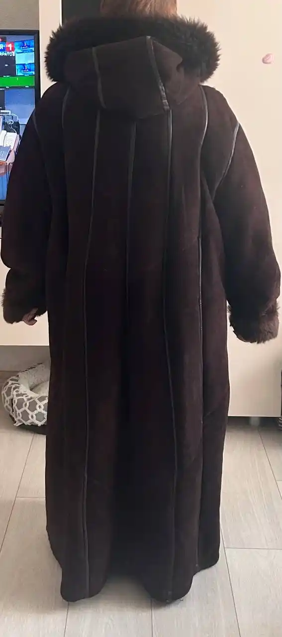 Отдам бесплатно шубу, дублёнку и босоножки