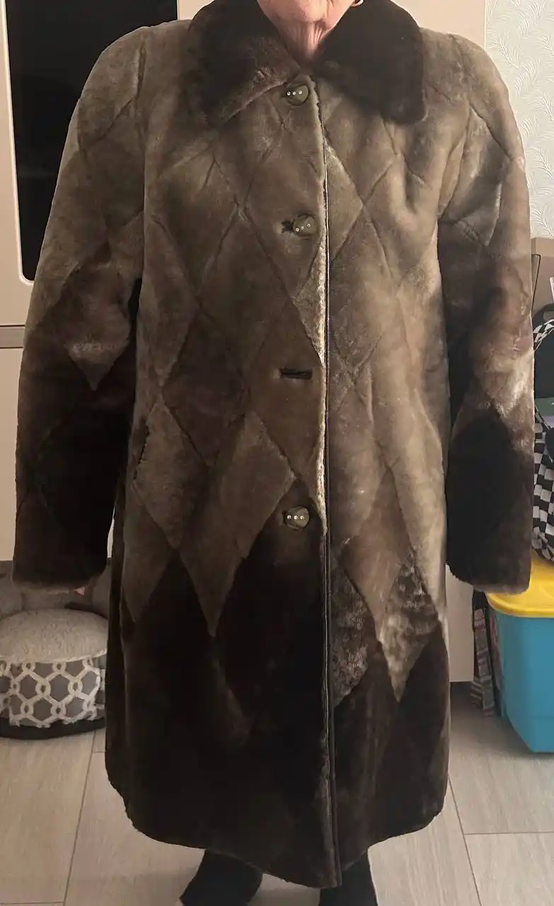 Отдам бесплатно шубу, дублёнку и босоножки