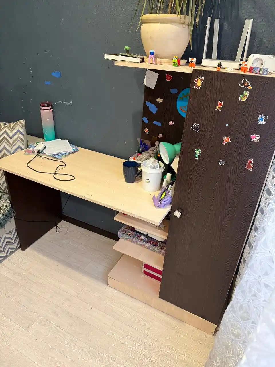 Продам стенку под телевизор и столы