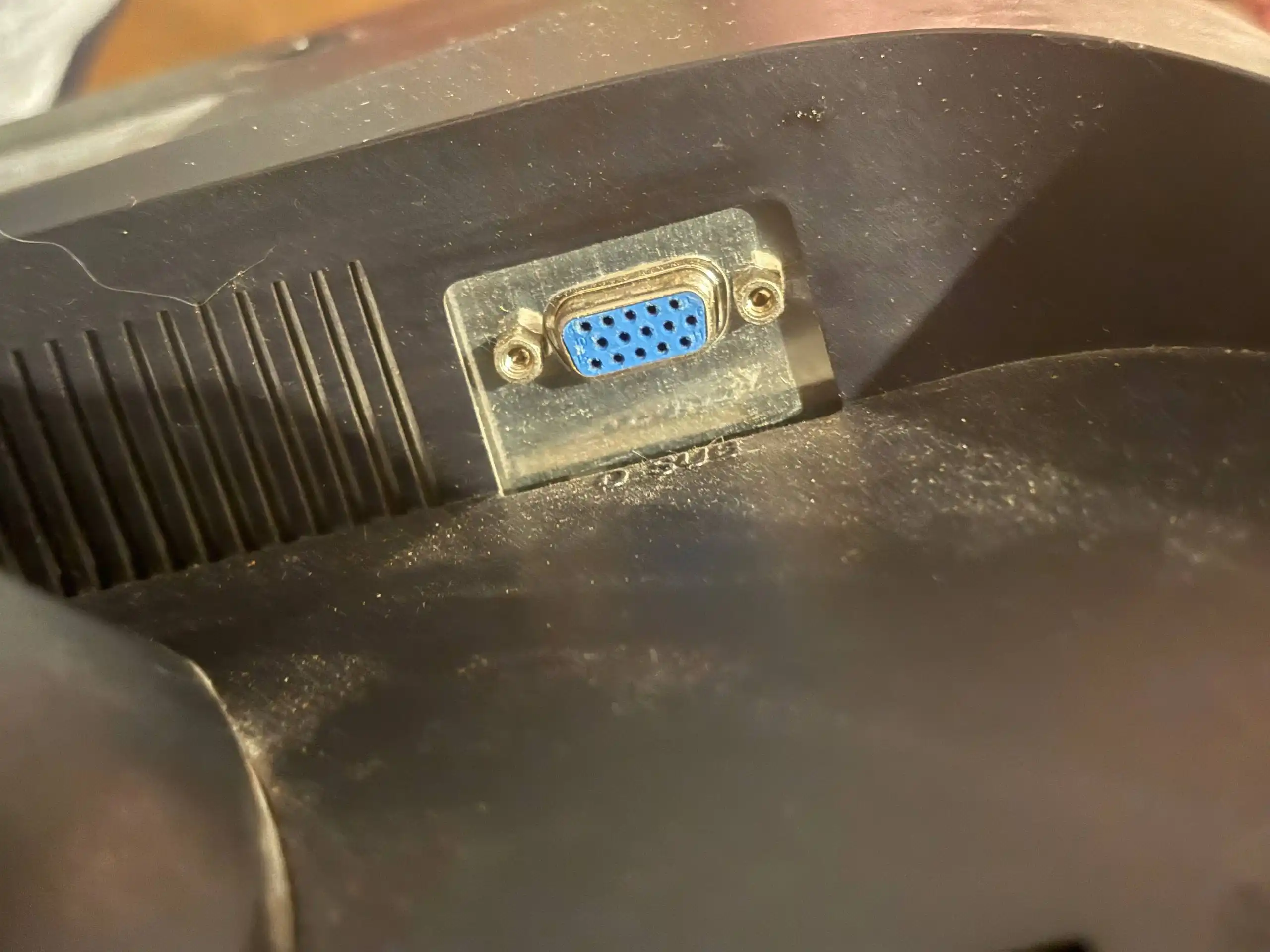 Продажа мониторов и товаров для дома