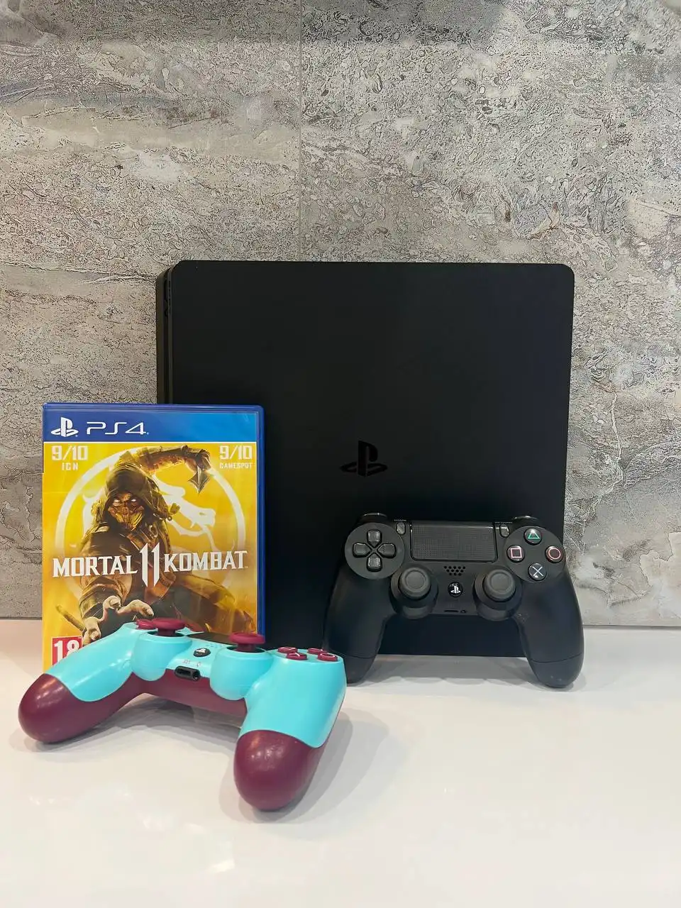 Sony PlayStation 4 slim 500гб с двумя геймпадами и игрой