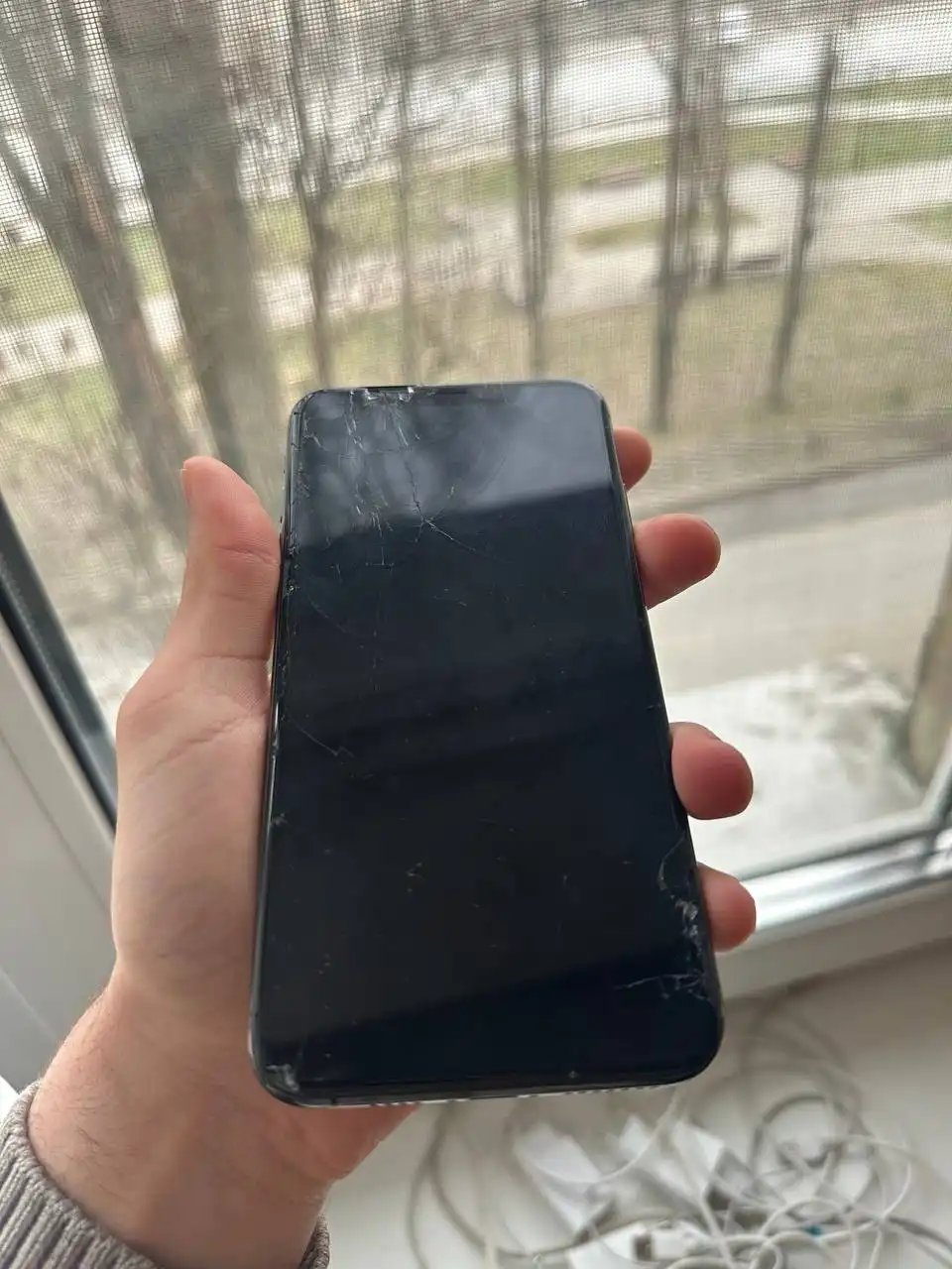 iPhone Xs Max 64GB со сломанным стеклом дисплея
