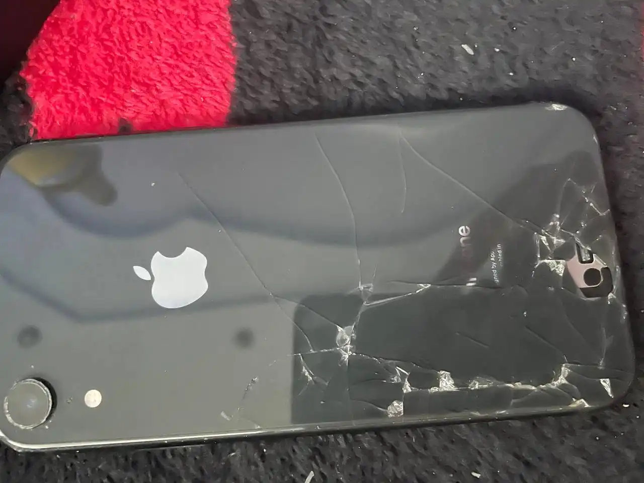 Продажа iPhone XR с разбитым задним корпусом