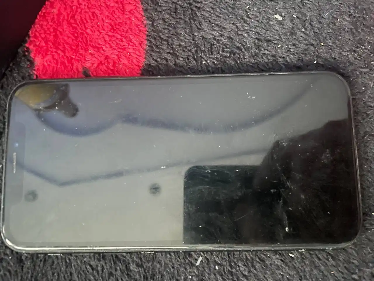 Продажа iPhone XR с разбитым задним корпусом