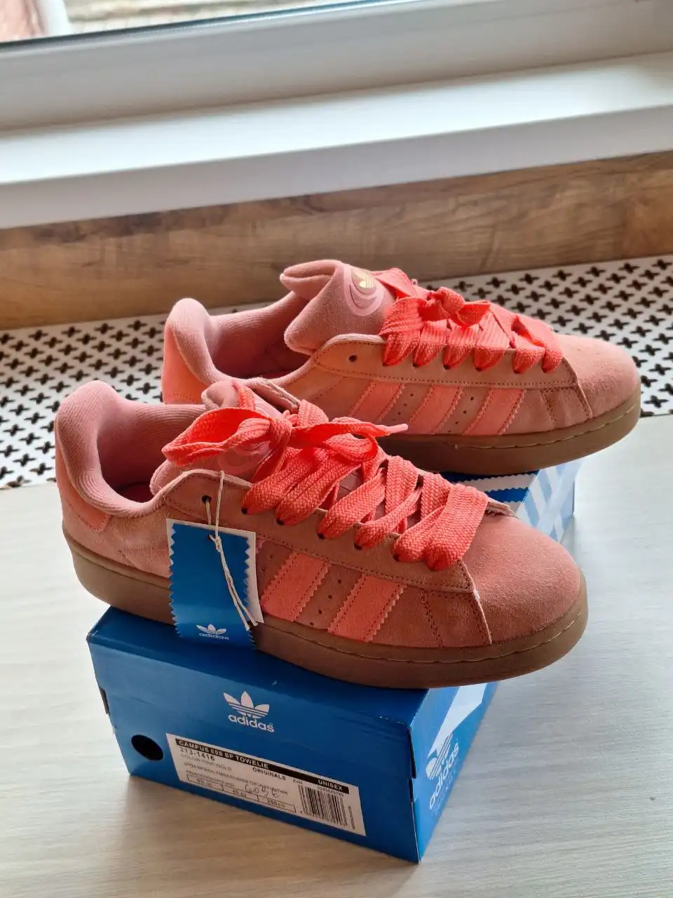 Кроссовки новые в коробке, размер 25 см