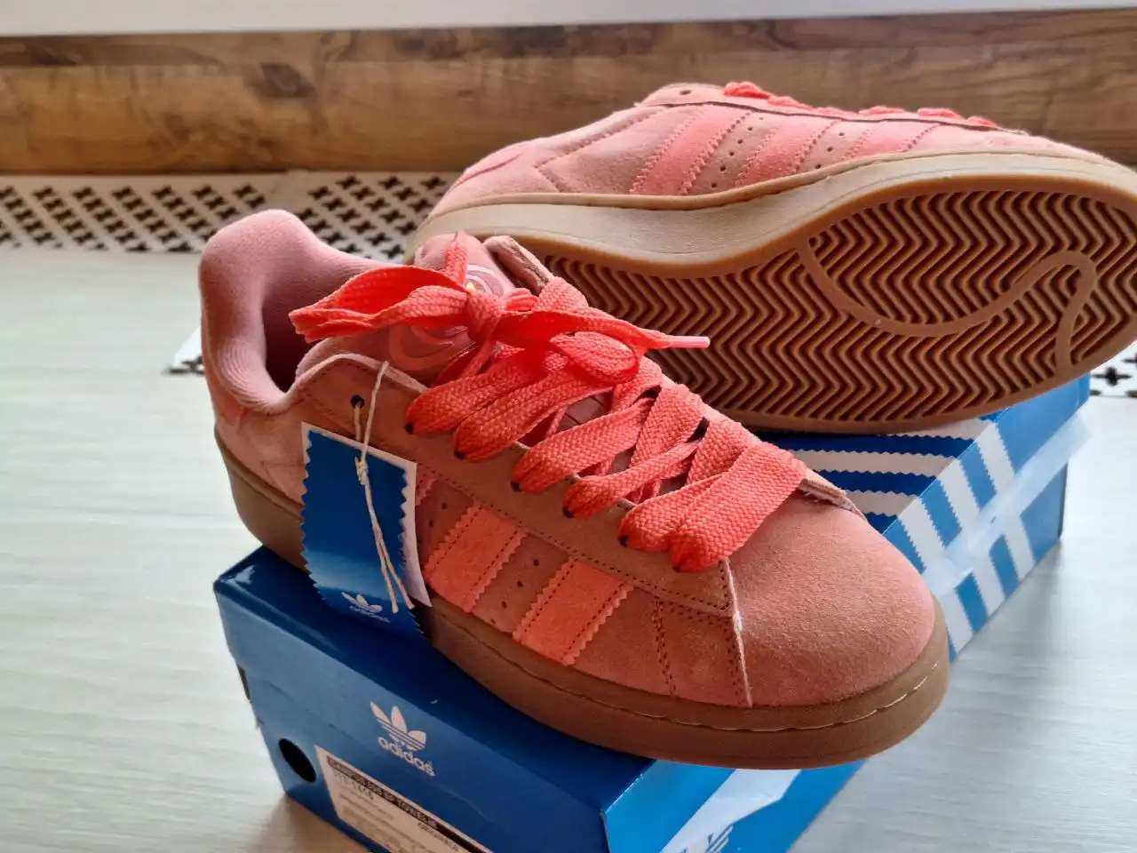 Кроссовки новые в коробке, размер 25 см