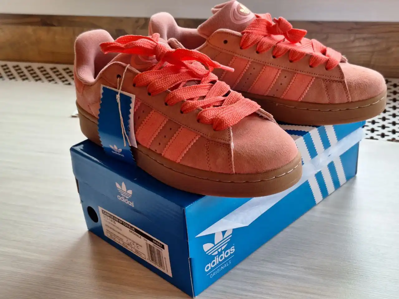 Кроссовки новые в коробке, размер 25 см