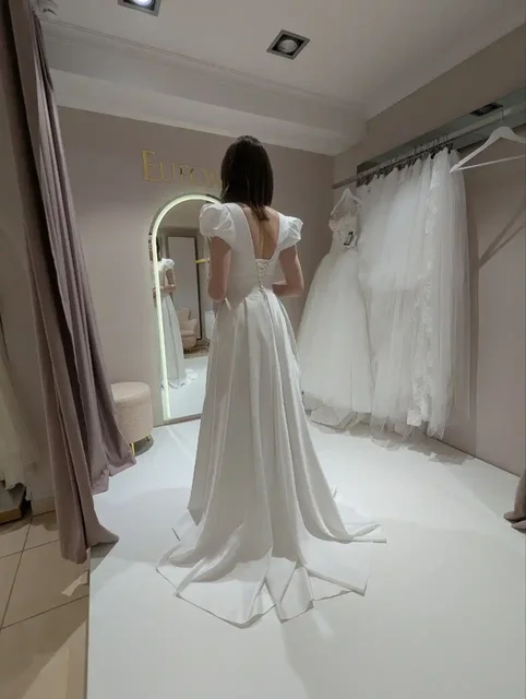 Свадебное платье 42-44 размера с шнуровкой и шлейфом - Украшения в Саратов