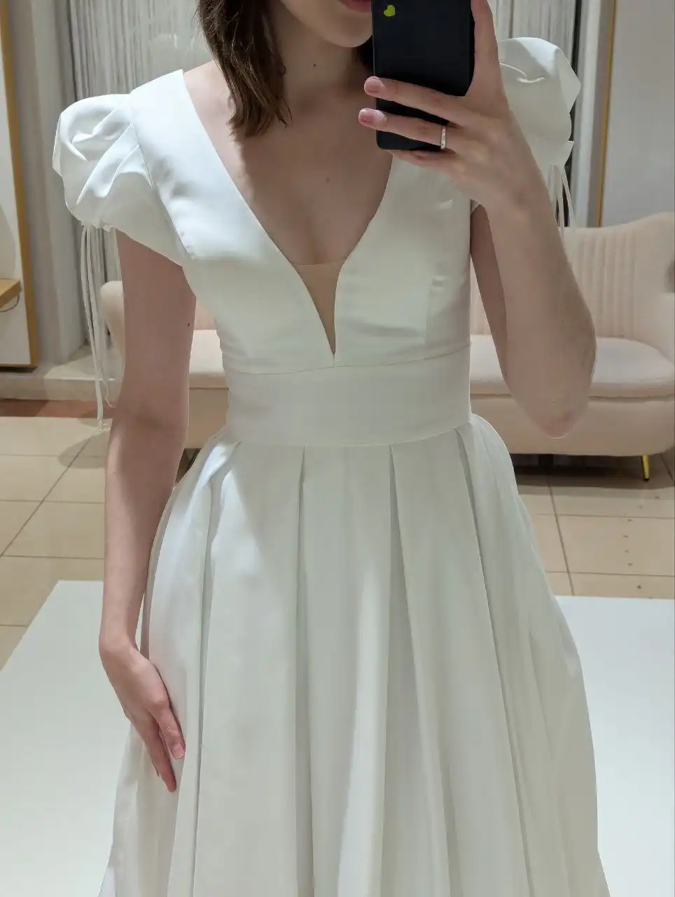 Свадебное платье 42-44 размера с шнуровкой и шлейфом