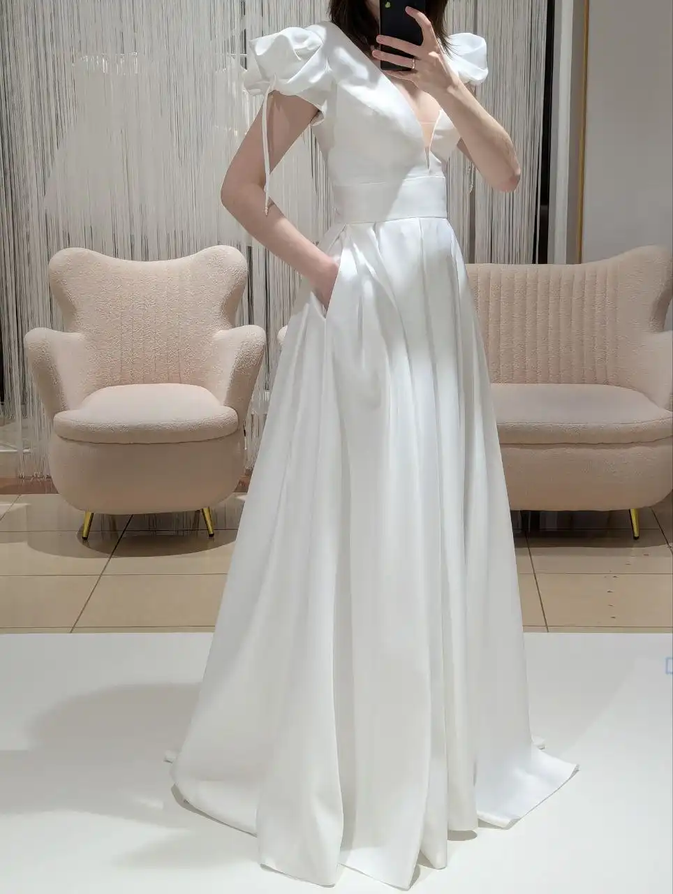 Свадебное платье 42-44 размера с шнуровкой и шлейфом