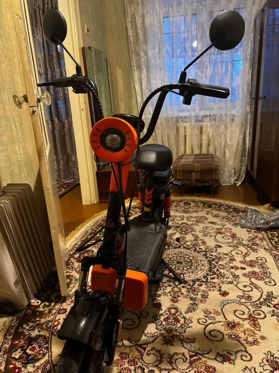 Продам электросамокат с пассажирской спинкой