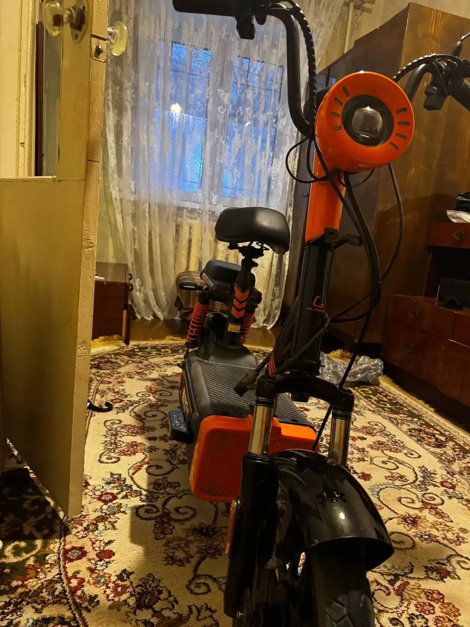 Продам электросамокат с пассажирской спинкой