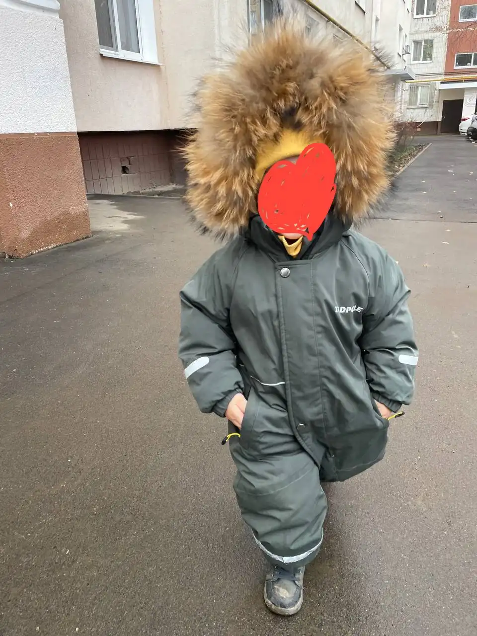 Продам зимний комбинезон для мальчика