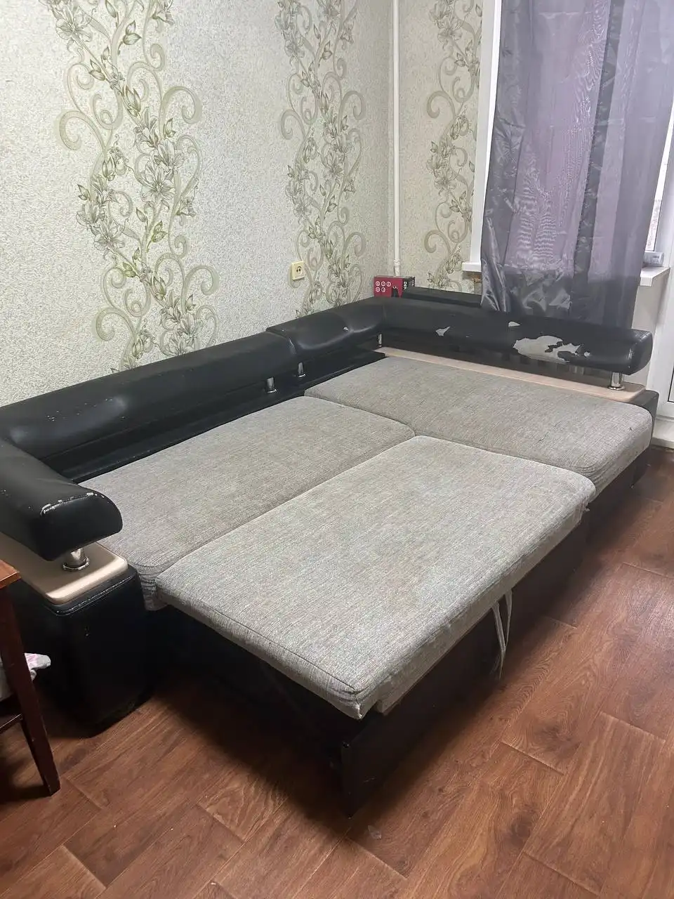 Диван, стул, стол и тумба