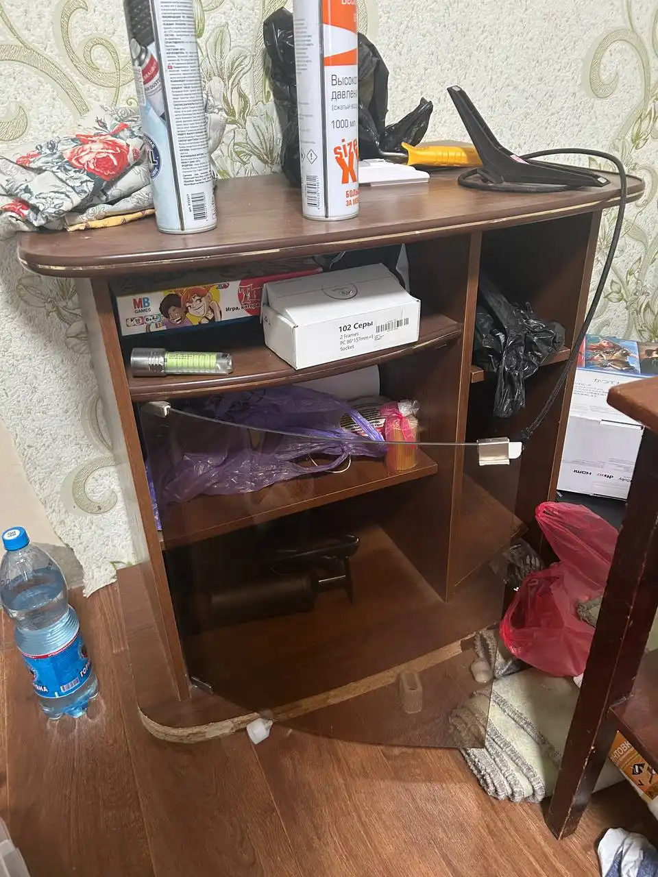 Диван, стул, стол и тумба