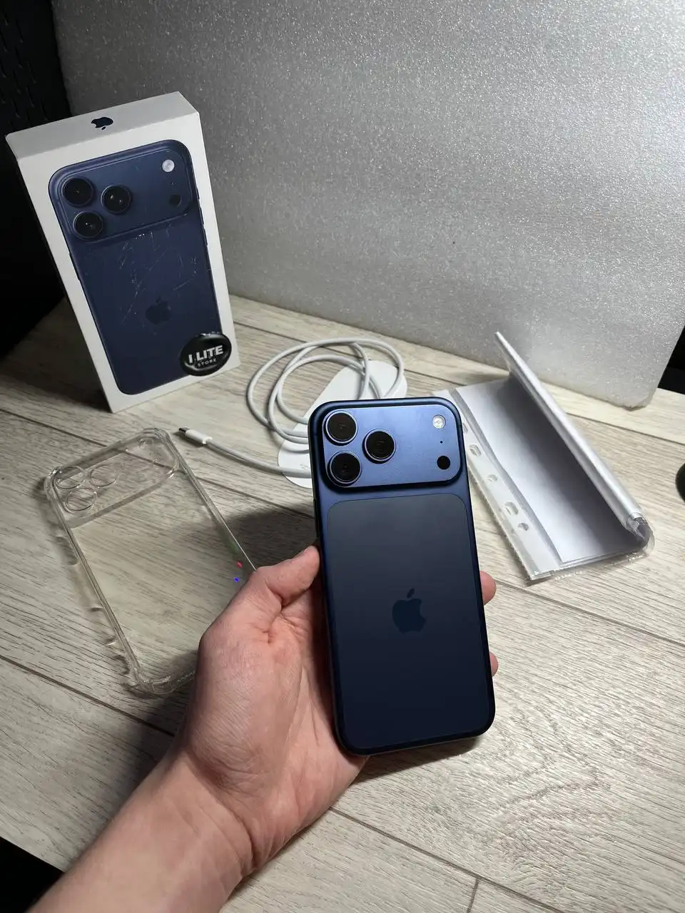 Продам iPhone 17 Pro Max 256gb в отличном состоянии