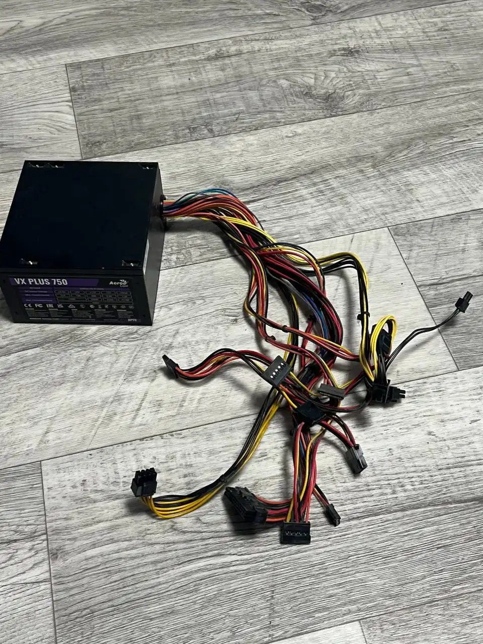 Блок питания AeroCool VX Series 750W