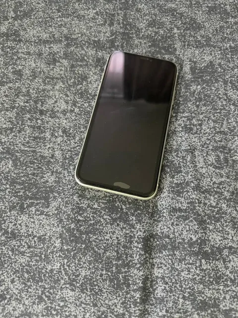 Продам iPhone 11 64гб в хорошем состоянии - Электроника в Саратов
