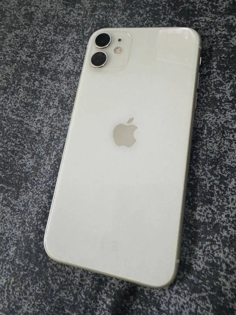 Продам iPhone 11 64гб в хорошем состоянии
