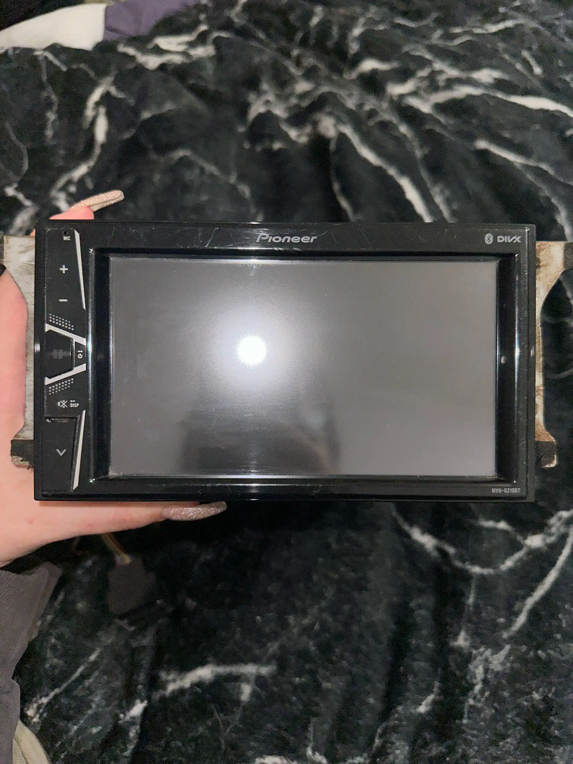 Продам магнитолу Pioneer MVH-G210BT