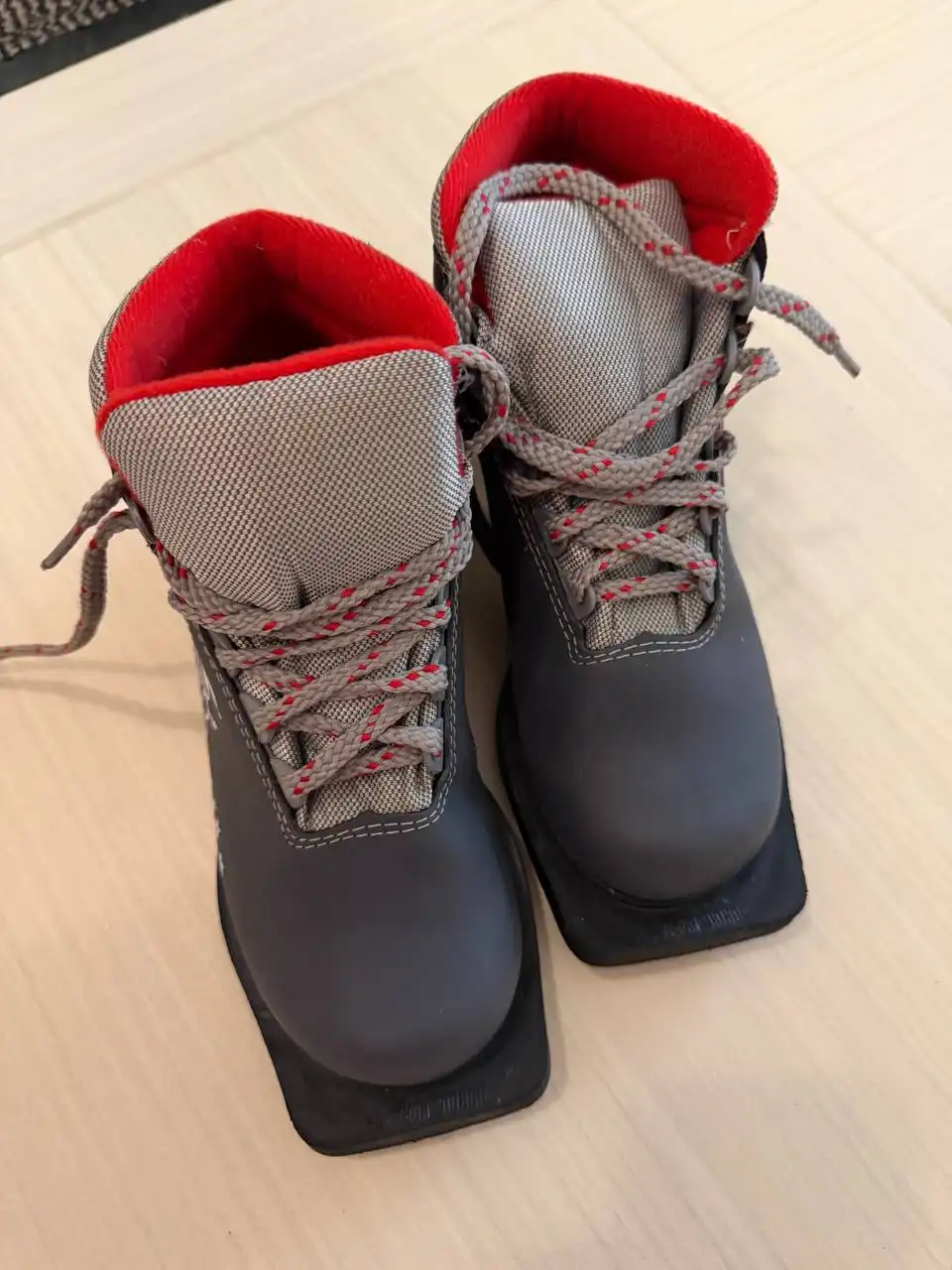 Лыжные ботинки размер 34 новые - Барахолка в Саратов