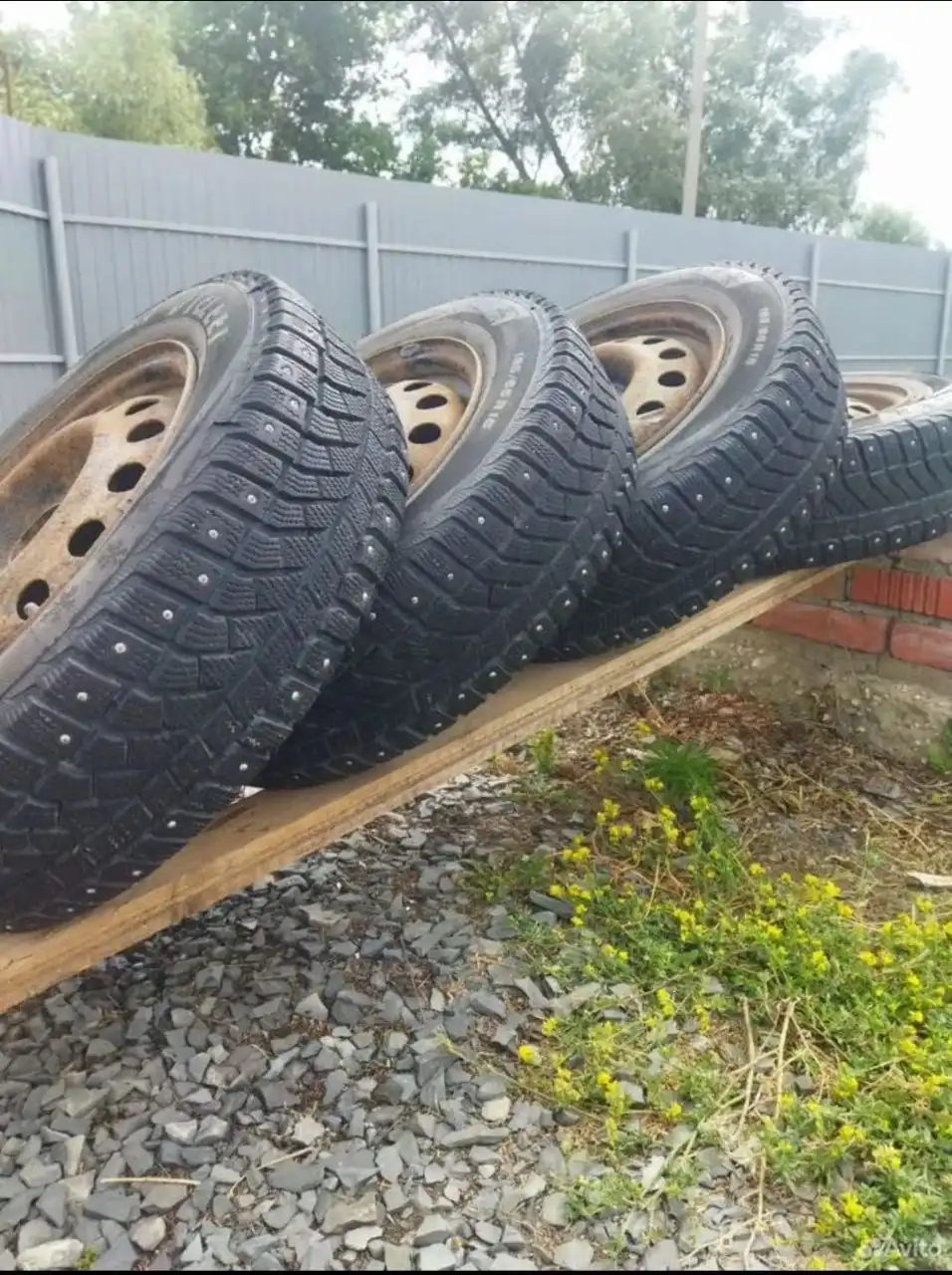 Зимние колёса на штампах 15 радиус 185/65 - Шины и диски (Запчасти) в Саратов