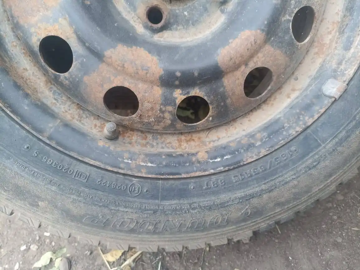 Продажа зимних колёс 15 радиус 185/65 - Шины и диски (Запчасти) в Саратов