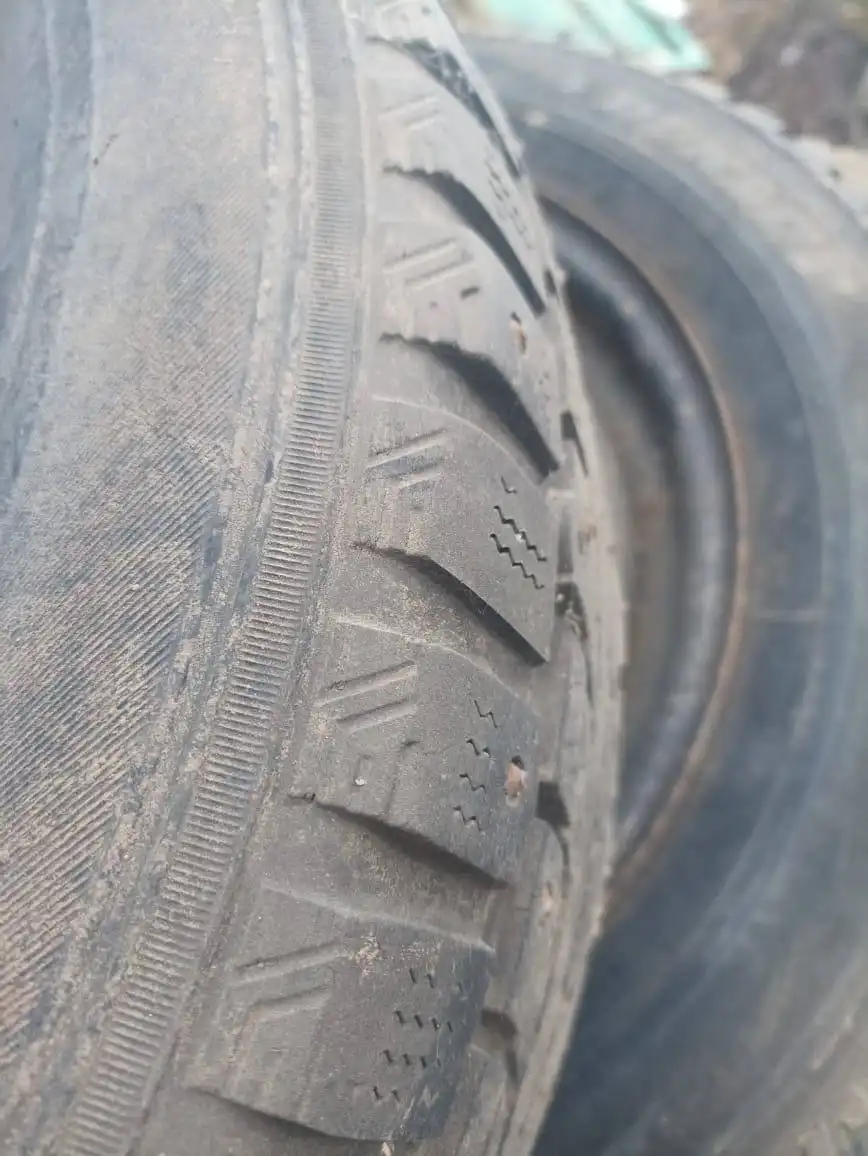 Продажа зимних колёс 15 радиус 185/65 - Шины и диски (Запчасти) в Саратов