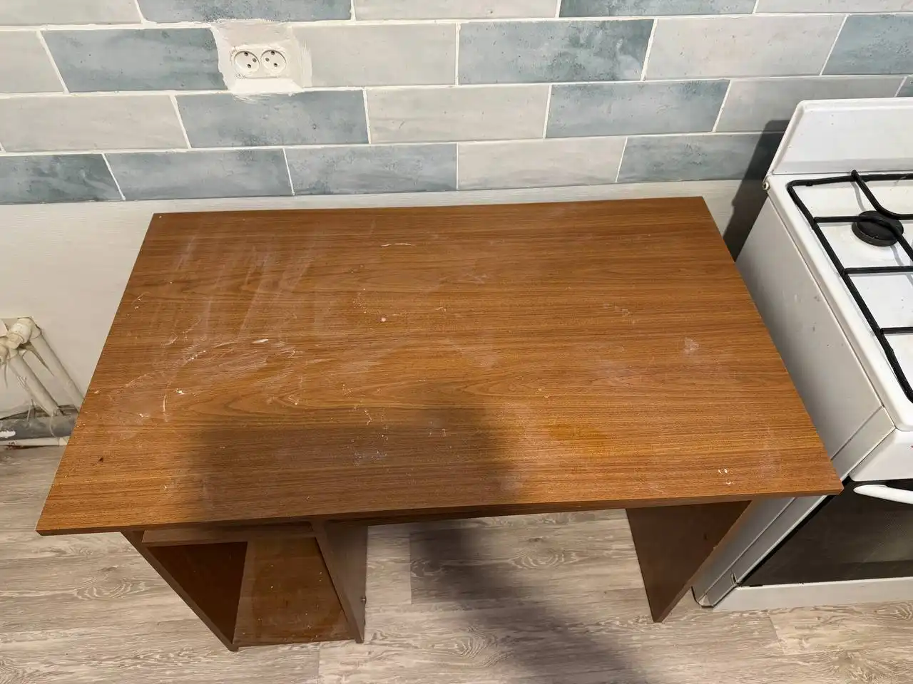 Отдам стол 100*600 - Мебель (Барахолка) в Саратов