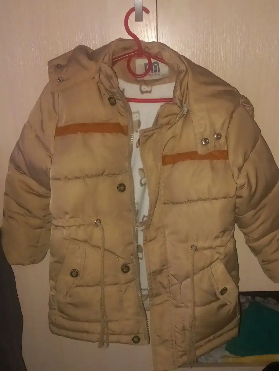 Продам зимнюю куртку на девочку 4-6 лет