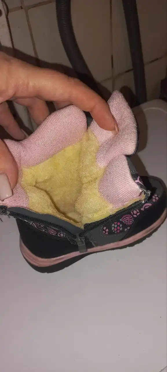 Продам теплые сапожки на девочку размер 23