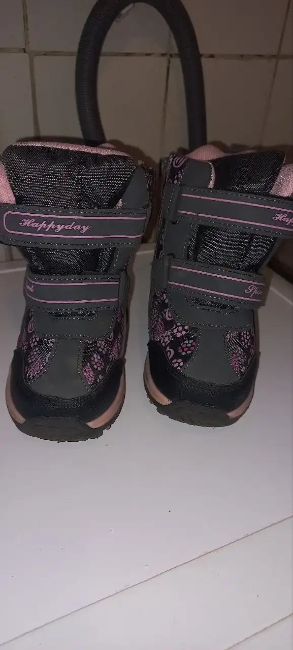 Продам теплые сапожки на девочку размер 23