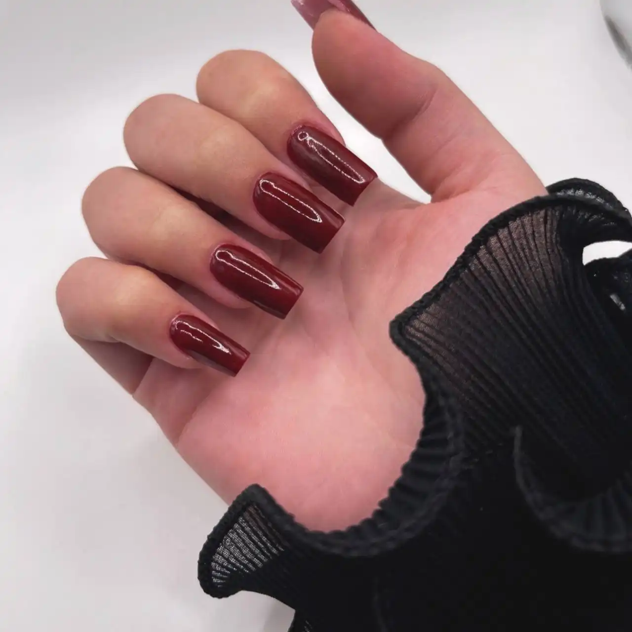 Новогодний маникюр и педикюр в Симферополе