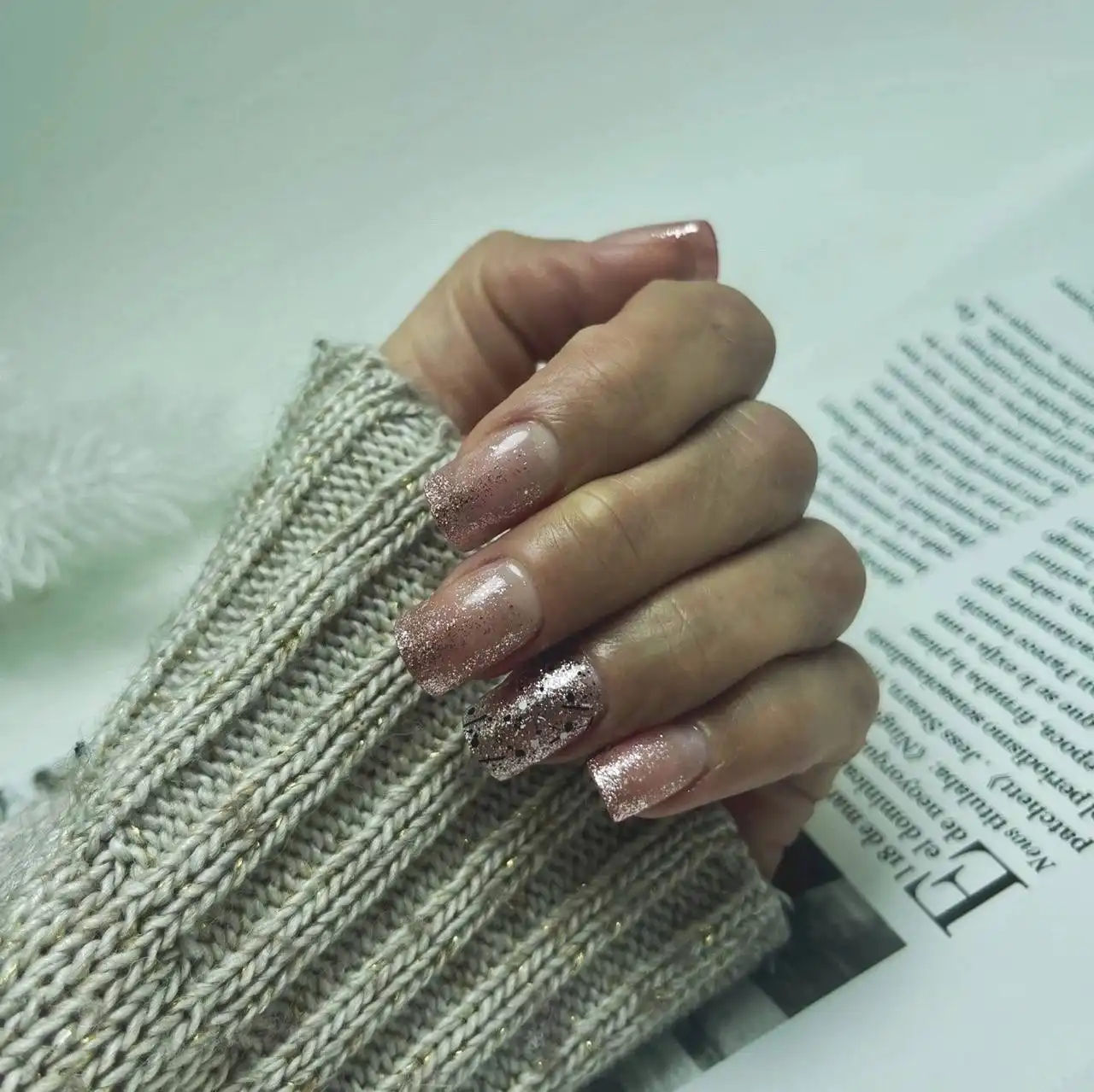 Новогодний маникюр и педикюр в Симферополе