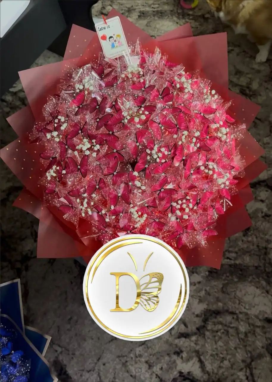 Букет 101 красная бабочка с гипсофилами